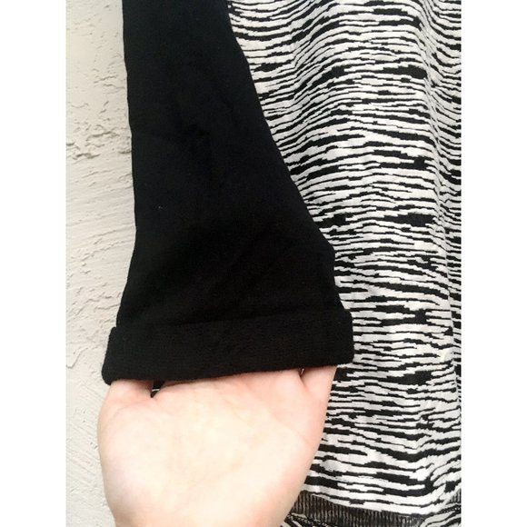 H&M Sweatshirt with Black and White Woven Patterns (size S) - Picture 3 of 4